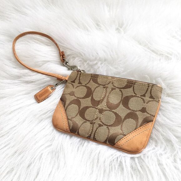 🔃Coach Signature Logo Tan Wristlet - Picture 3 of 5